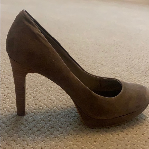 WOMENS Banana Republic Brown Suede High Heels - Picture 2 of 6